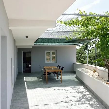 On The Rocks Frühstückspension 3*