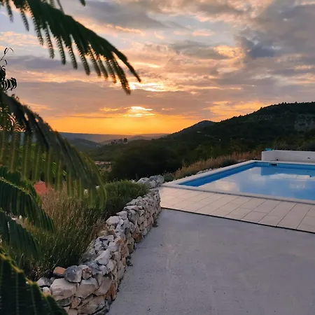 On The Rocks Frühstückspension