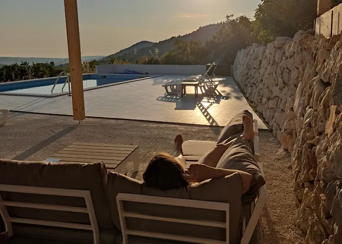 Bed & Breakfast On The Rocks 3*